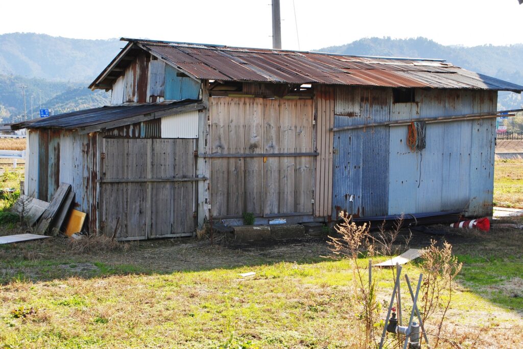 古い納屋の外観
