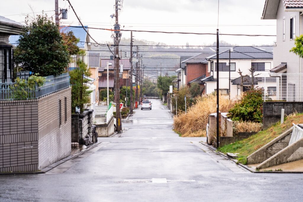 雨上がりの住宅街