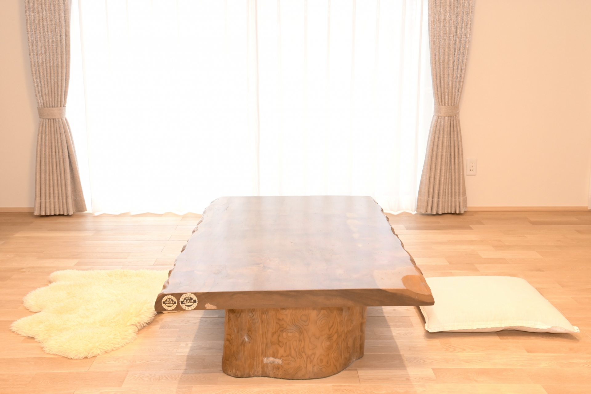 屋久杉の座卓と家具